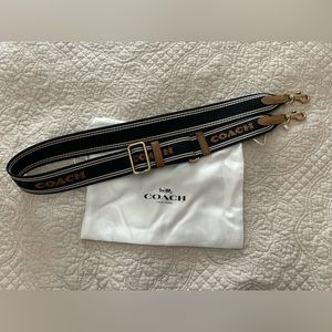 Coach webbed novelty strap, only used once!